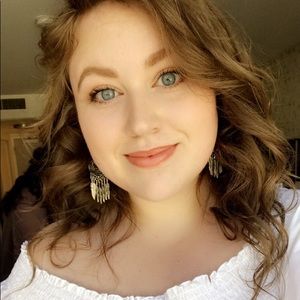 Meet your Posher, Alora